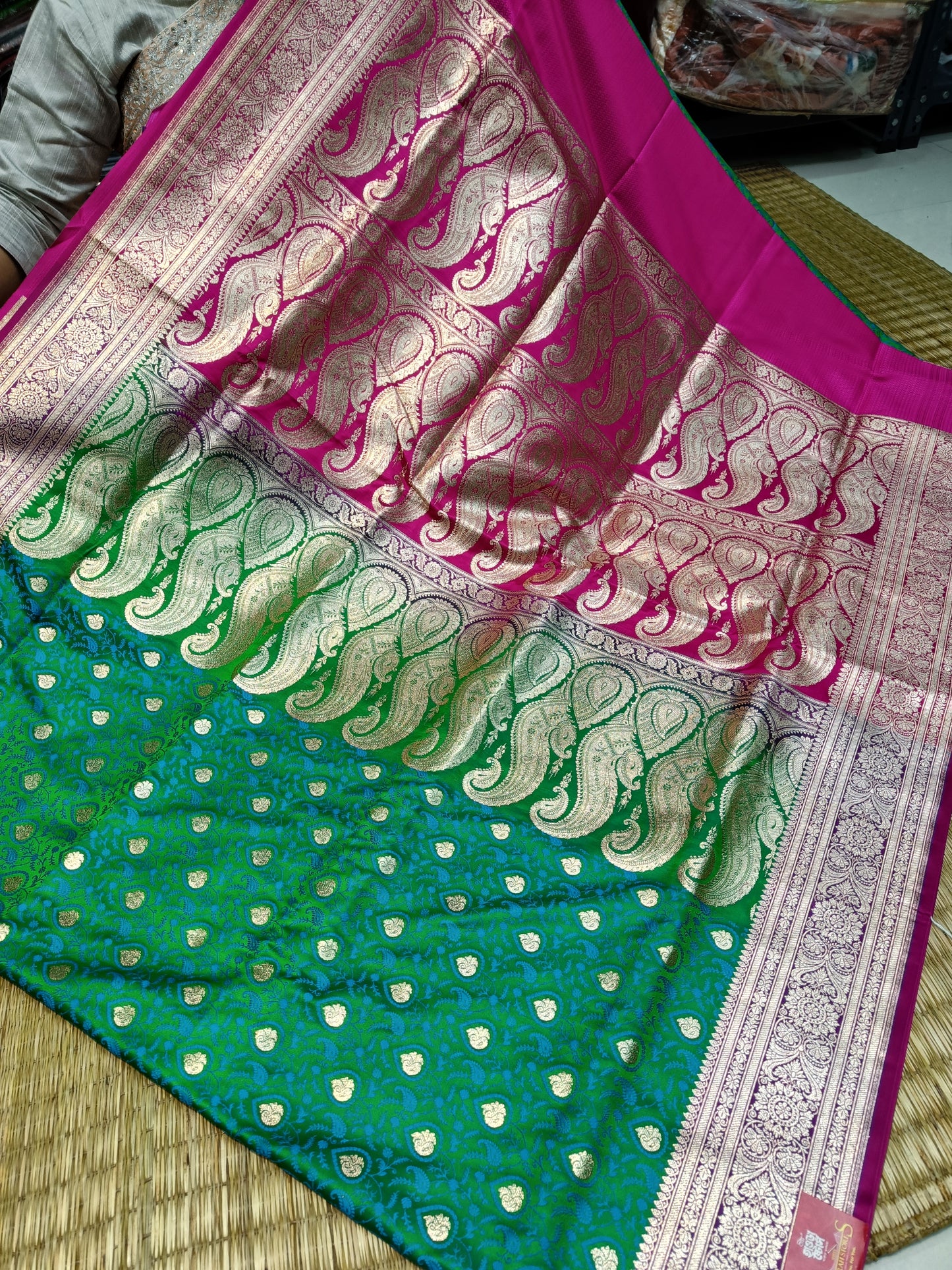 Woven Katan silk Banarasi Saree with Bp (Pink,Green)
