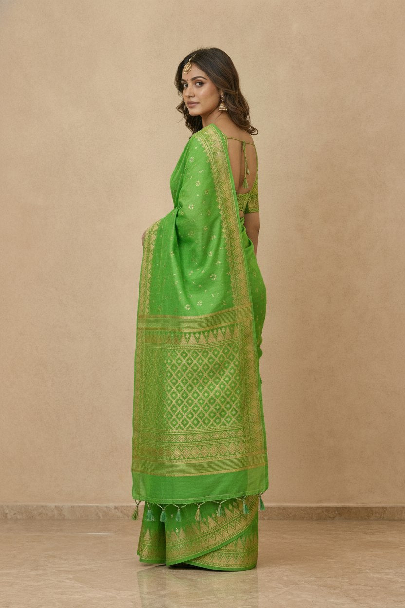 Traditional Dhakai Jamdani Saree in Parrot Green