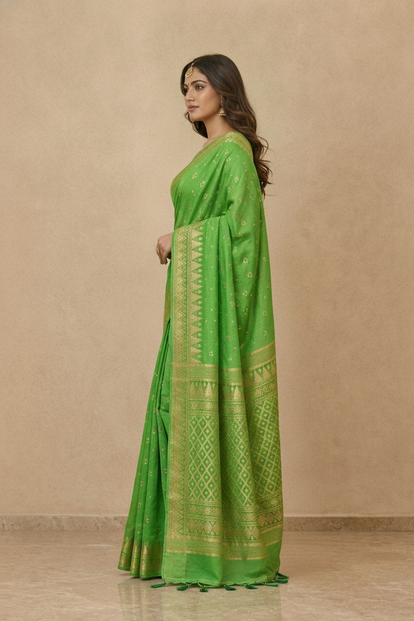 Traditional Dhakai Jamdani Saree in Parrot Green