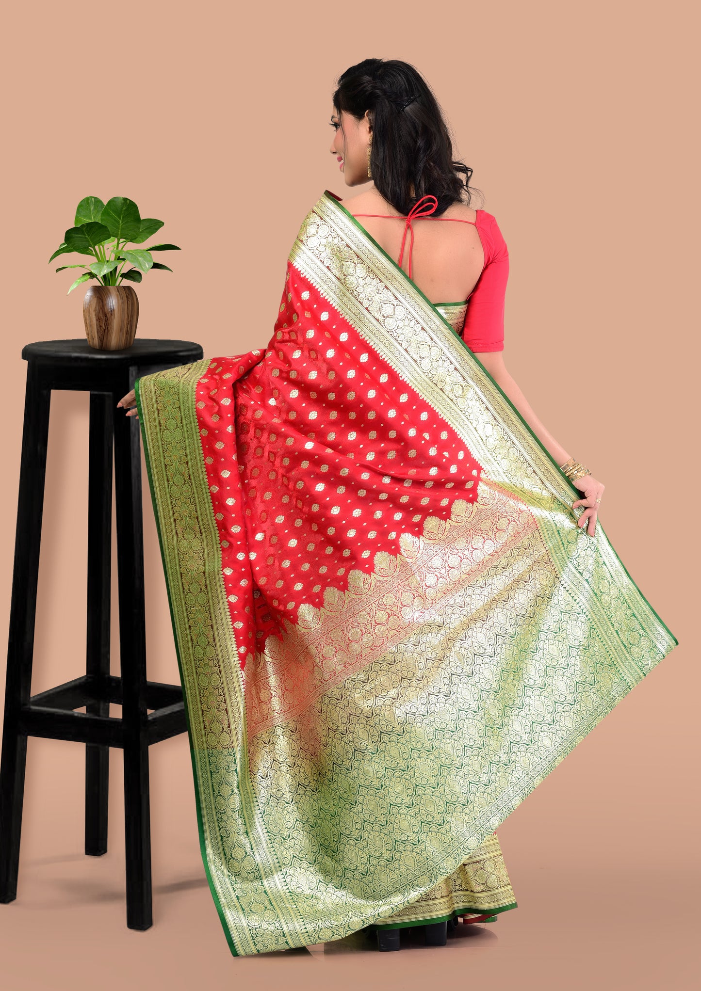 Vermillion Red Tanchoi Silk Saree with Blouse Piece